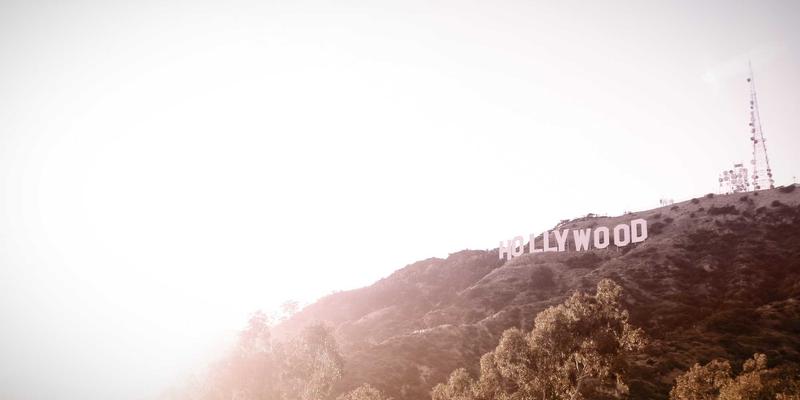 告别“电脑颈”:办公室人群的颈椎保健全攻略(运动+饮食+生活方式)